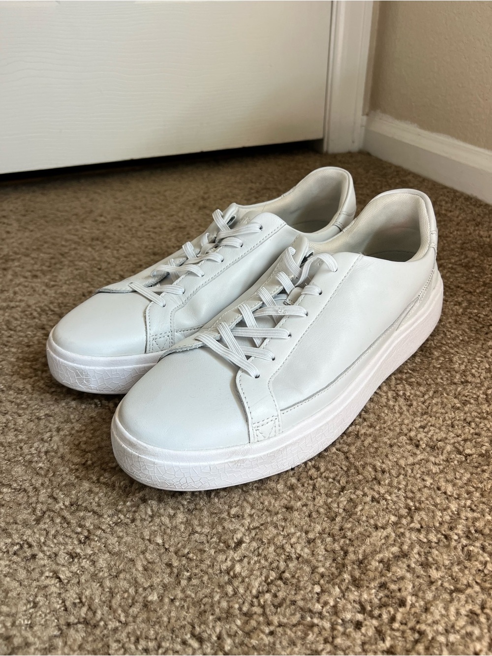 Men's White Low-Top Leather Sneakers — Minimal Casual Style